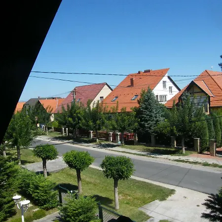 Апартаменты Roland Apartman Балатонлелле
